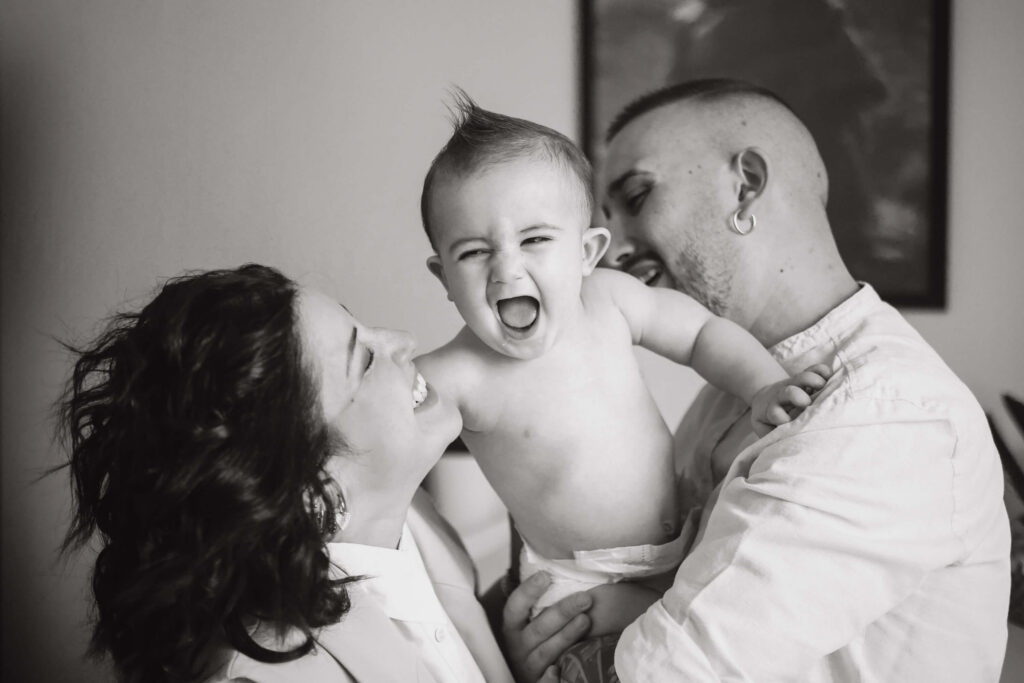 Servizio fotografico battesimo ritratto famiglia bianco nero